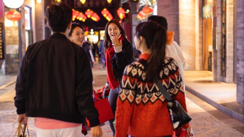 为何过年会放大一个人的“羞耻感”